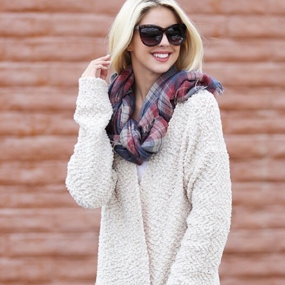 LAST ONE! 5⭐️ Long-line popcorn cardigan - Picture 2 of 8